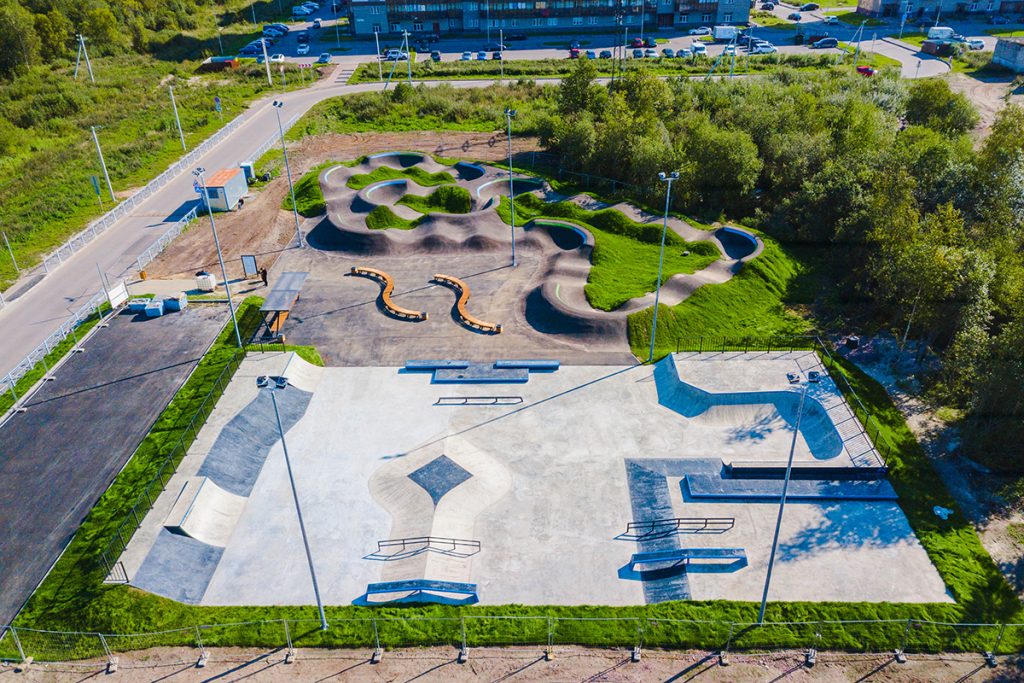 Pump track and skatepark Kirovsk / https://www.alliancease.com/wp-content/uploads/Alliance_Pumptrack_RUS_Kirovsk_Photo-FKRamps_29-1024x683.jpg