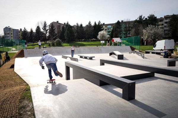 Concrete skatepark Ptuj / https://www.alliancease.com/wp-content/uploads/Alliance_Skatepark_SI_Ptuj_Foto-Ursha_049-600x400.jpg