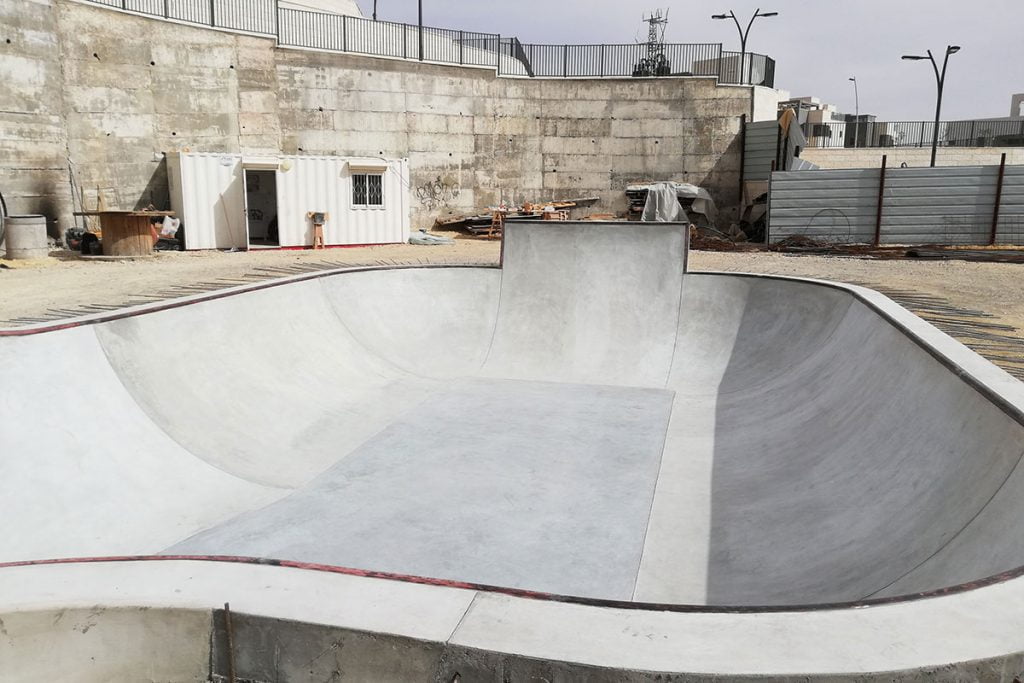 Concrete skatepark Dimona / https://www.alliancease.com/wp-content/uploads/Dimona_4-web-1024x683.jpg
