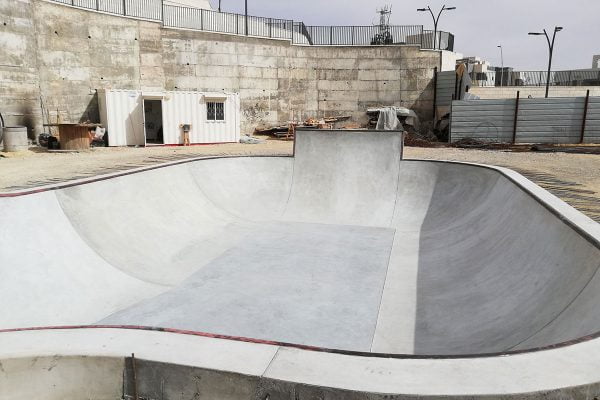 Concrete skatepark Dimona / https://www.alliancease.com/wp-content/uploads/Dimona_4-web-600x400.jpg